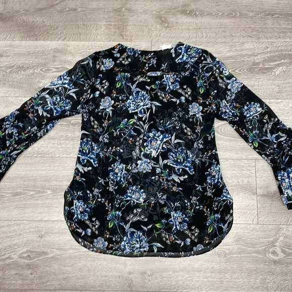 NWT White House Black Market Xian Floral Blouse Long Bell Sleeve 4 - Picture 16 of 16